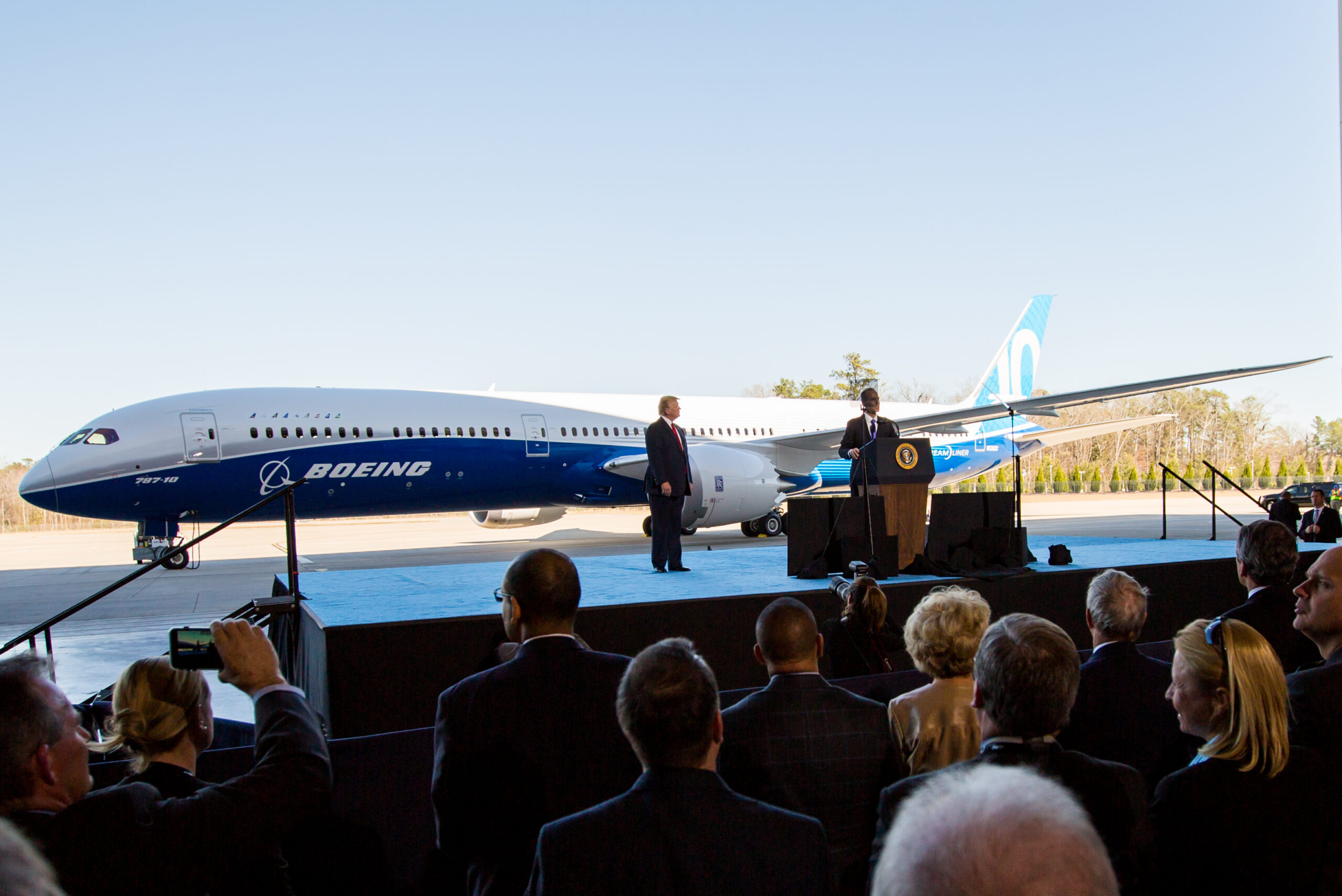 The image shows a large Boeing 787 Dreamliner aircraft on display.